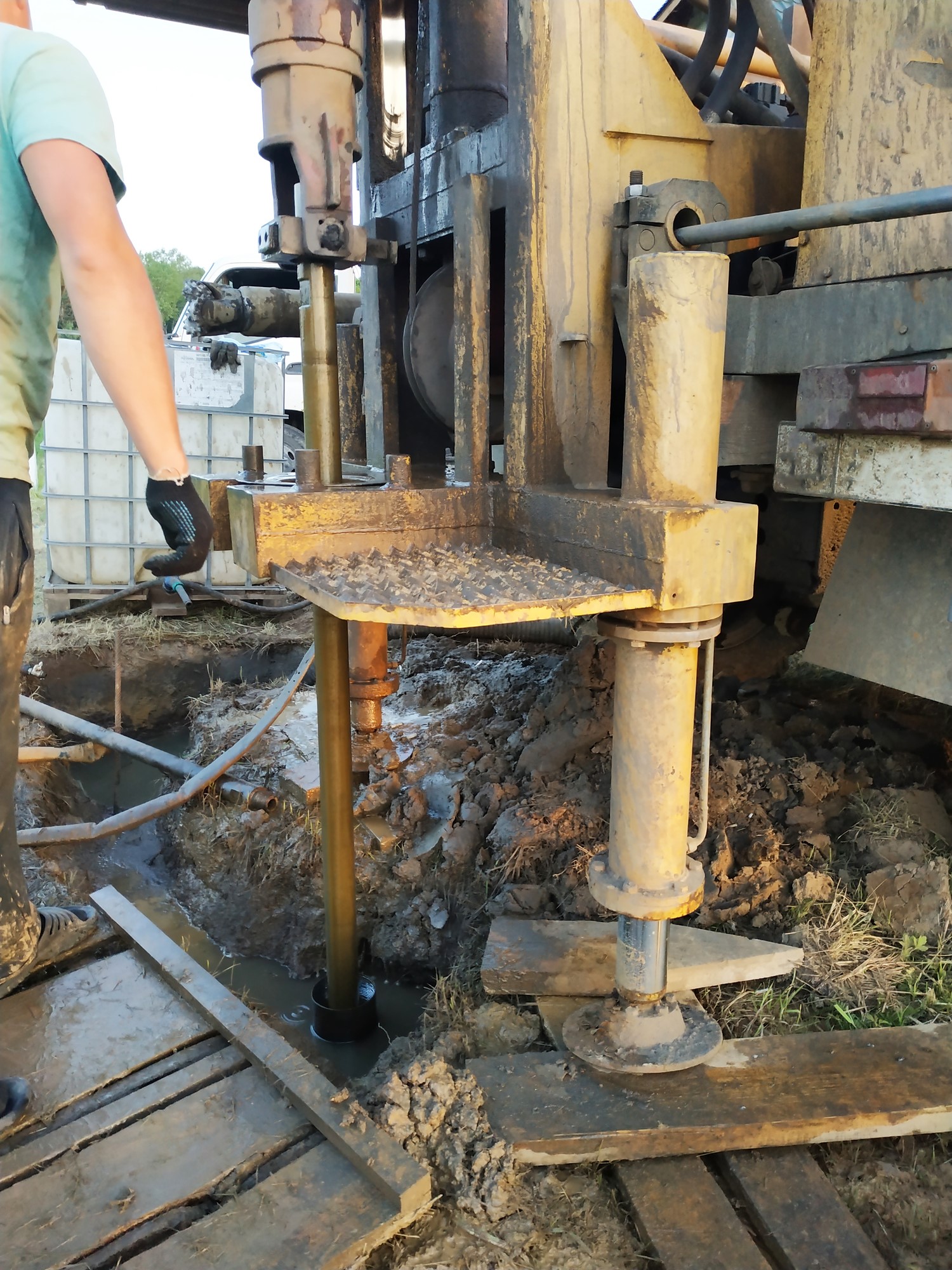 A groundwater drilling machine installed on an old truck performs well drilling on a private site. 